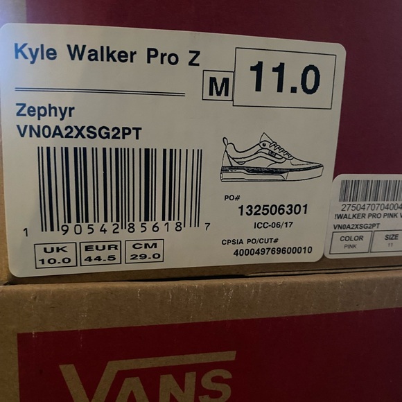 Kyle Walker Pro Z Vans
Zephyr 11.0 - Picture 4 of 4